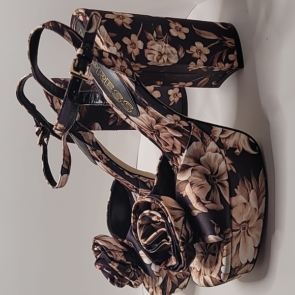 Express Floral Platform Heels - Picture 6 of 13